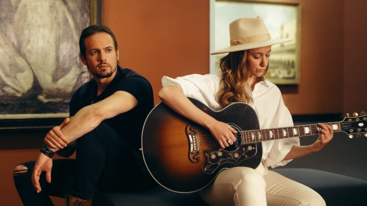 Das Foto zeigt das Duo Anna Känzig & Tobey Lucas.