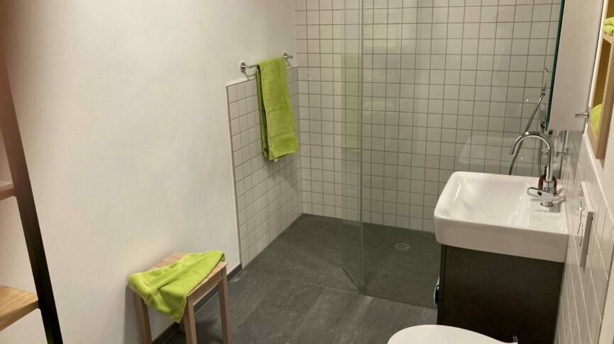 Dusche/WC des Gästezimmers Winkelhalden