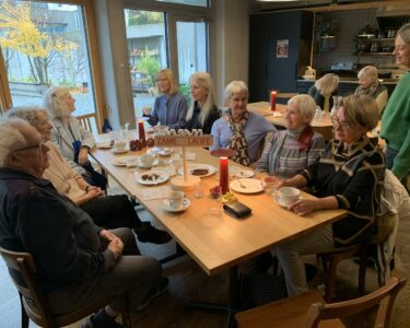 Teilnehmerinnen und Teilnehmer von Zämegolaufe am Montagskafi in der Winkelhalden